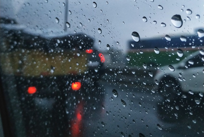 Resposta aos associados afetados pela tempestade e pelos danos causados pelo mau tempo, vento, chuva e cheias.