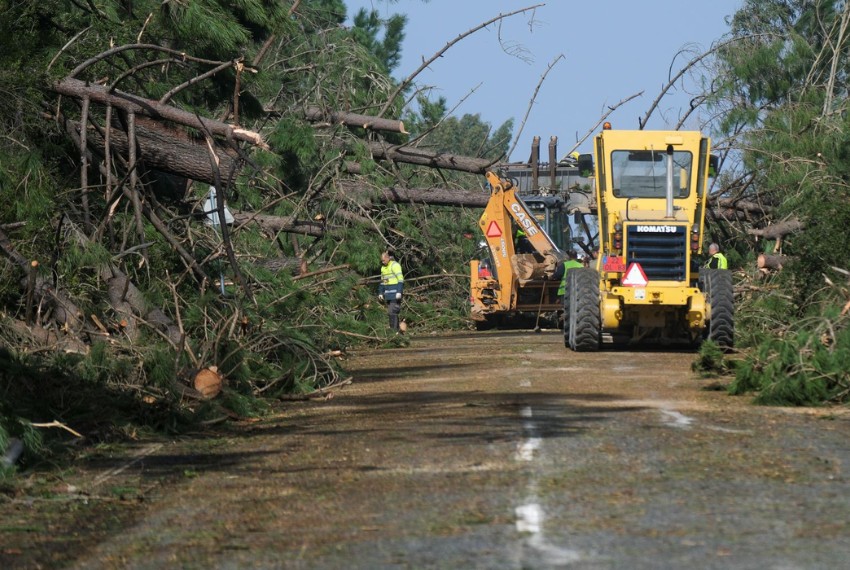 Resposta aos associados afetados pela tempestade e pelos danos causados pelo mau tempo, vento, chuva e cheias.